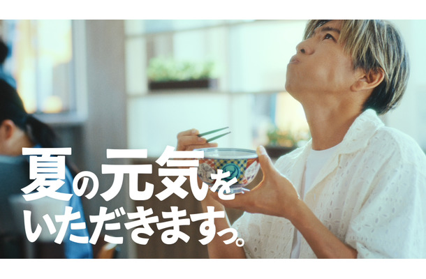 木村拓哉が出演する新テレビCM「オレと麦とろ牛」編