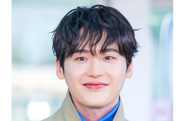 IUの恋人は行動もイケメン！俳優イ・ジョンソク、スタッフにベビー服や25万円のネックレスを贈る