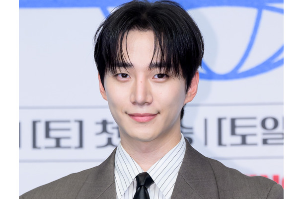 2PM・ジュノ、タキシード姿で放つ“大人の色気”　東京ドーム公演を回顧「本当に大切な時間」