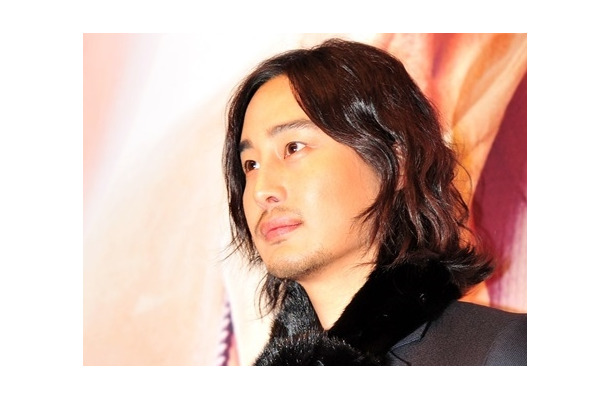 “ヨン様”と共演も…芸能界から姿を消した韓国俳優、3児の父に「元気に生まれてきてくれた」