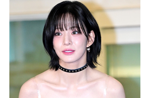 ウェアからのぞく“美腹筋”…ぴちぴちレギンス姿で際立つイ・チェヨンの圧巻スタイル「色気が爆発」