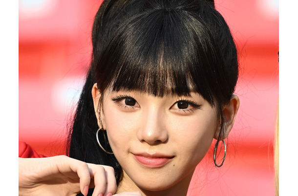 「え、可愛い…」aespa・カリナ、“ぱっつん前髪”で雰囲気ガラリ！甘さ全開のガーリールックにキュン