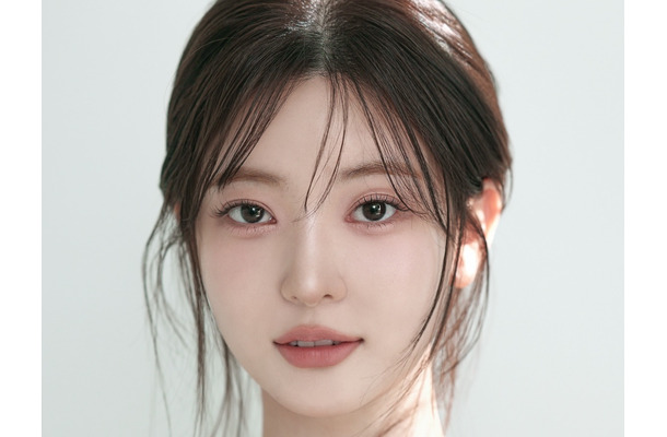 絶妙な隙間も！“コスパ最高女優”チョ・スミン、スイムウェア姿で際立つたっぷりボリューム