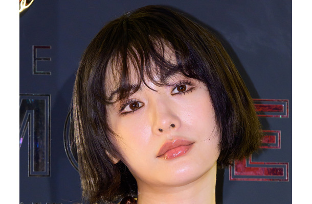 「泥棒に気をつけて」悪質な強盗被害に遭ったナナ、授賞式のスピーチに観客から大歓声