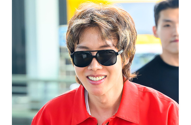 BTS・J-HOPE、軽々とした足取りで空港に登場！多忙極めるなかパリ・ファッションウィークへ
