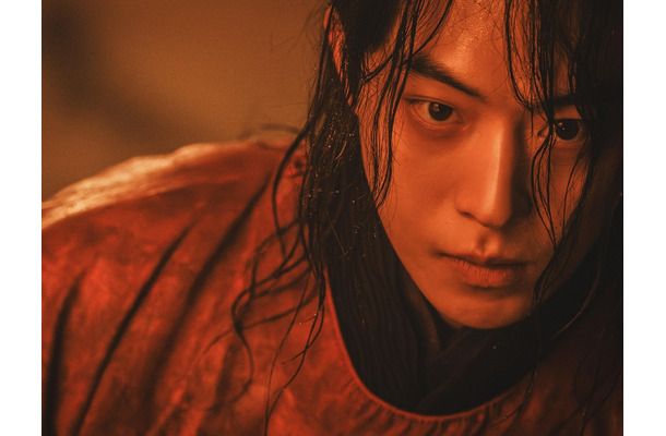 俳優ナム・ジュヒョク、鋭い眼差しに釘付け！除隊後初の復帰作Netflix『トングン』スチール解禁