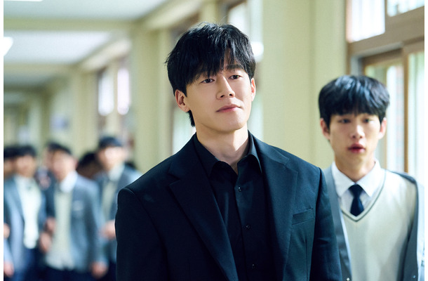 Netflixシリーズ『鉄槌教師』6月5日より独占配信中　Kim Ji-yeon/Netflix　© 2026 Netflix, Inc.