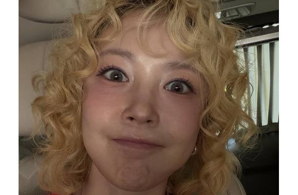 「誰!?」BoAの衝撃イメチェンにファン騒然！金髪カーリーヘアの別人級ビジュアルに驚きの声