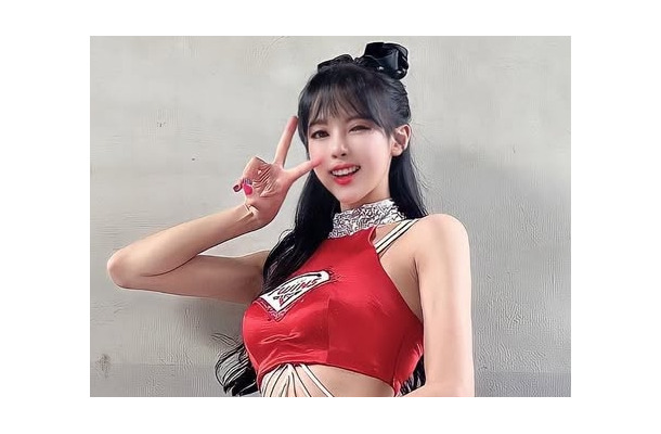 「ちょっと見えそう…」ミニスカでしゃがみ込みポーズの韓国人気チア、満点美貌の近況に反響