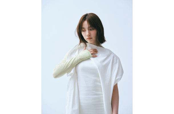 のん、透明感あふれる純白コーデで『FNS歌謡祭 夏』初出演を報告