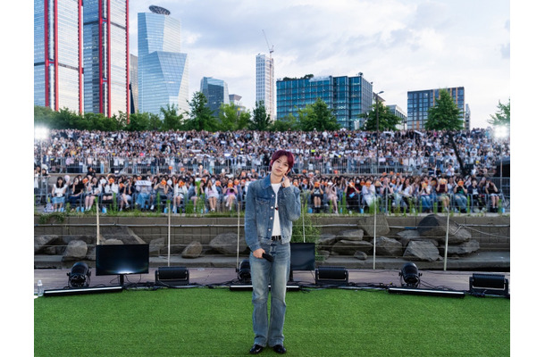 元ENHYPEN・ヒスン改めEVAN、漢江ライブが大盛況！唯一無二の歌声で観客を魅了