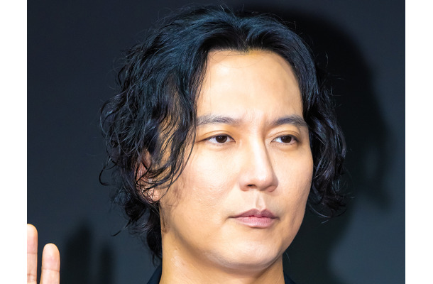 BTSメンバーも憧れた韓国ベテラン俳優、意味深な投稿に心配の声「僕は半分ほど死んでいる」