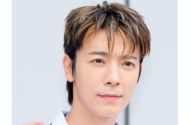 SUPER JUNIORドンヘ、腰の痛みで倒れソロライブが一時中断　広東語の直筆手紙で謝罪