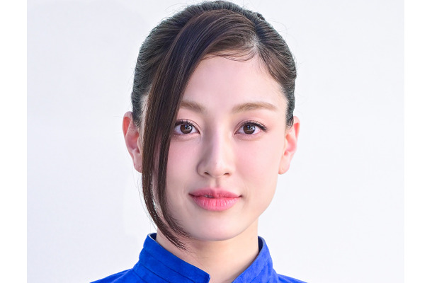 TWICE・ジヒョ、ジャマイカ出身歌手Shenseeaとコラボ！2人の“化学反応”に世界が注目