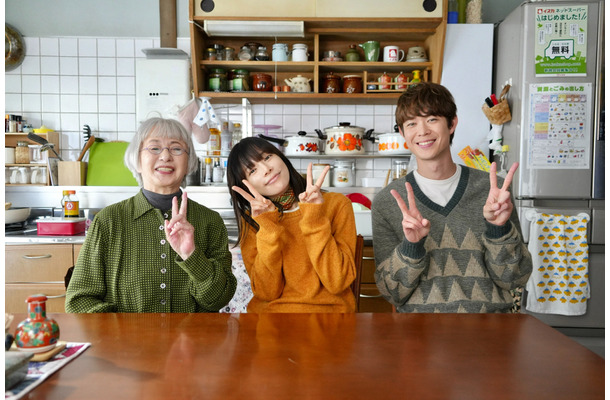 特集ドラマ「しあわせは食べて寝て待て～早春の養生編～」撮影時のオフショット
