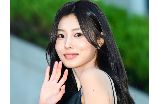 上も下もピッタピタ！韓国アイドル出身女優、“超密着”ウェアから浮き出る曲線美「目のやり場に…」
