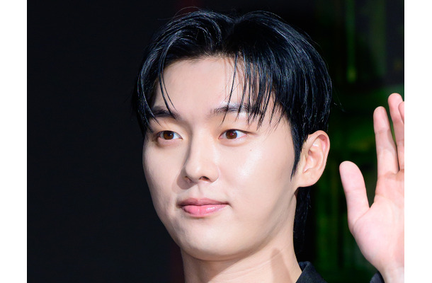 “全裸誤爆”に子供相手の“暴投始球式”など炎上多数…韓国俳優「深く反省、良い人になりたい」