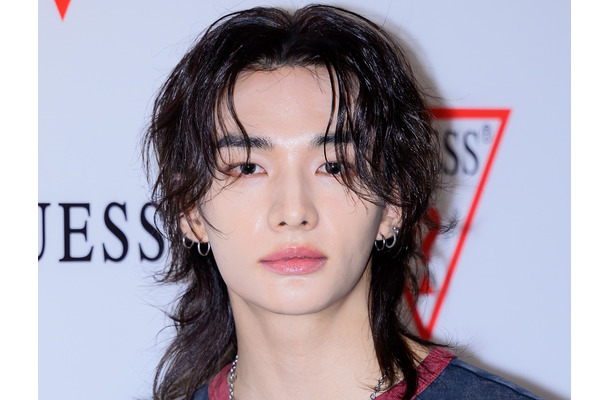 「どういう髪型!?」Stray Kids・ヒョンジン、サイド刈り上げで大胆イメチェン！ワイルドな姿に反響