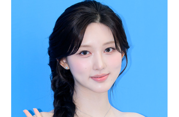 IVE・ガウル、“文学少女”な一面を発揮！読書コンテンツで見せた新たな魅力に注目
