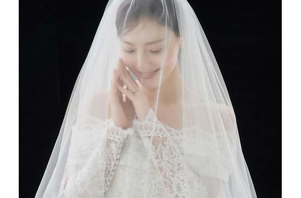 交際報道なしで電撃結婚の韓国女優、気になる“新婚旅行先”を告白「7泊8日の日程で…」