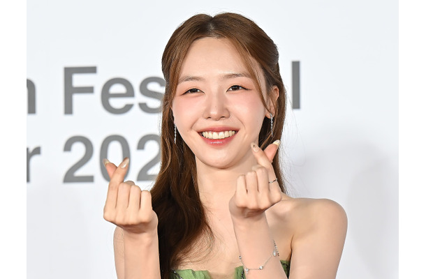 「ちゃんと食べてる？」熱愛報道なくサプライズ婚の韓国元アイドル女優、ガリガリ体型に心配の声