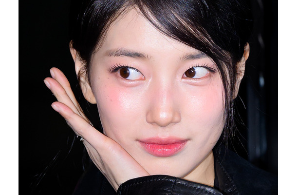 「日本映画のヒロインみたい」スジ、赤ドレス姿で雰囲気激変…さらにスリムになった近況