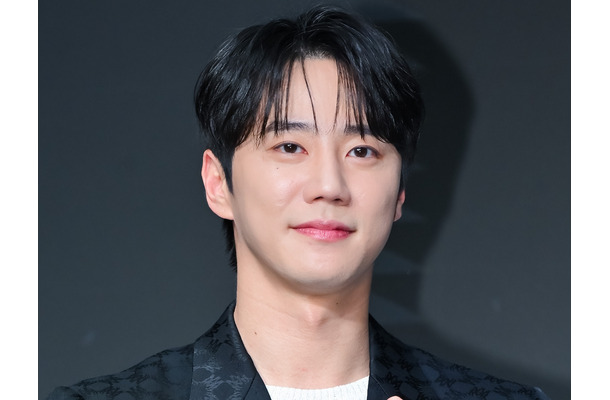 頭を刈り上げる様子も公開…キムタクとも共演の俳優イ・ジュニョン、本日（21日）入隊「しっかり行ってきます」