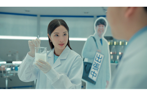 広瀬すず、オズワルド伊藤のNGシーンに笑顔でツッコミ!?新CMが公開