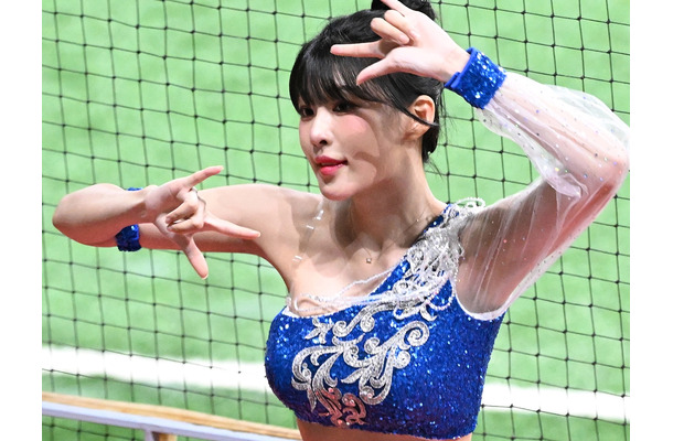 “マグロ看板娘”の韓国美女チア、観客を沸かせた『マカレナ』ダンス！弾む魅力で球場を虜に