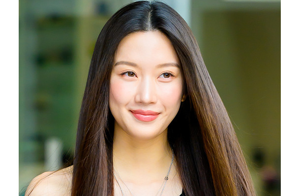 “ほぼ全部見えてる”衣装が話題になった女優ムン・ガヨン、ボディライン際立つドレス姿で視線独占