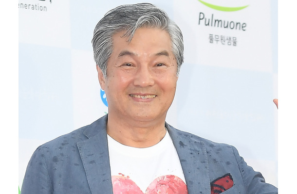 顔にあざ、鼻から出血…韓国ベテラン俳優の痛々しい姿に心配の声「暴行を受けた？」