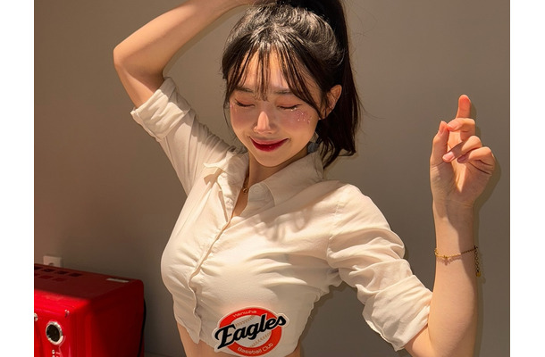 「服小さくない？」「こぼれてしまいそう」韓国チアの夏感じる最新ショットに注目