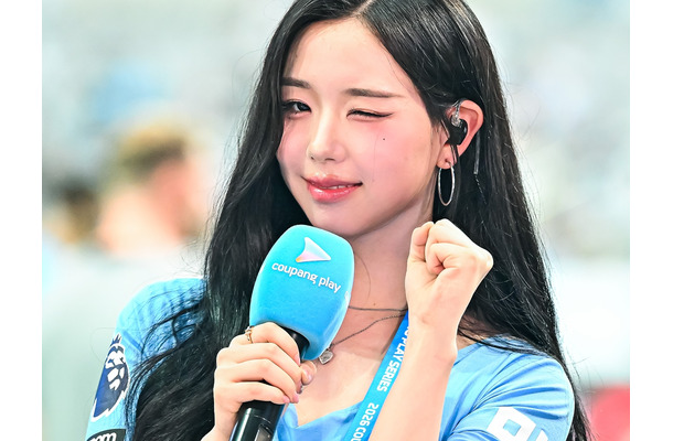 デカい…影山優佳を彷彿とさせる“パツパツ”ユニ姿、tripleSキム・チェヨンがマンC対Kリーグ選抜に登場