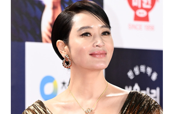 「誰か紹介して」お見合い相手の募集も!?　韓国大物女優（55）、“恋人がいない理由”を赤裸々告白