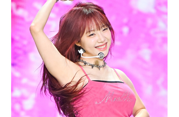 日本のAV女優にデビュー勧められた逸話も…ボリューム強調、韓国元アイドルの“ロックガール”姿に反響