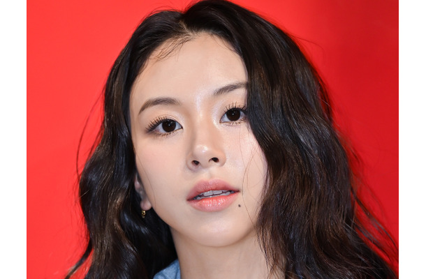 TWICE・チェヨン、レイブパーティーで“室内喫煙”疑惑浮上　手を口元に運ぶ姿が拡散
