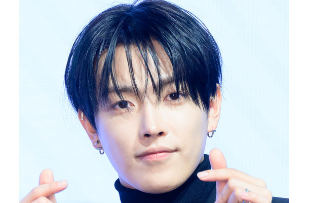 ATEEZ・ホンジュン、肋骨骨折が判明…本人の意思で活動継続「予定通りスケジュール参加」