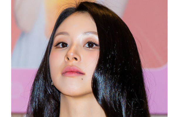 TWICE・チェヨン、2年半前に交際公表の10歳上歌手と破局か　前日にはJYPからの退所を発表