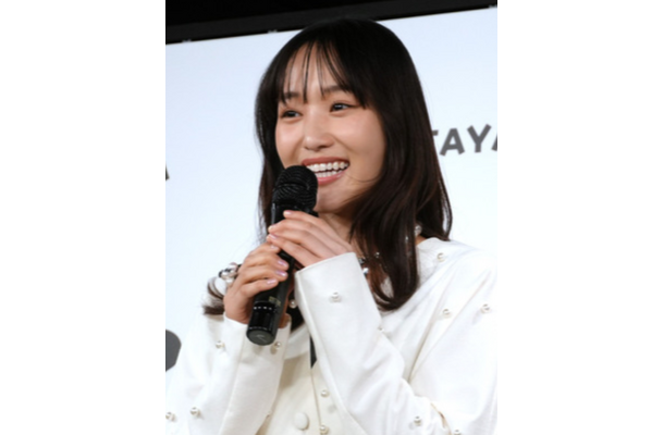 菅井友香【撮影：小宮山あきの】