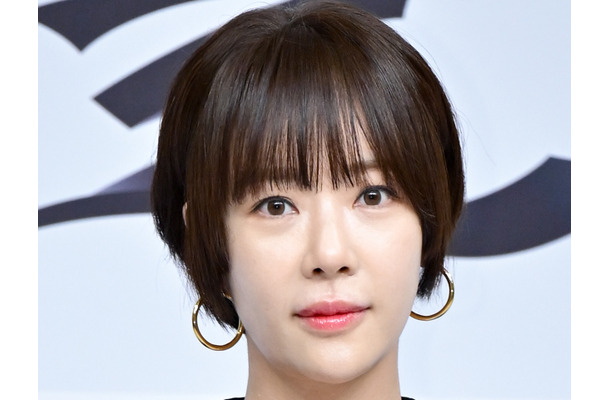 酷暑のなか愛犬を外に放置＆息子が“王様気取り”？4億円横領＆離婚騒動の韓国女優が再び物議