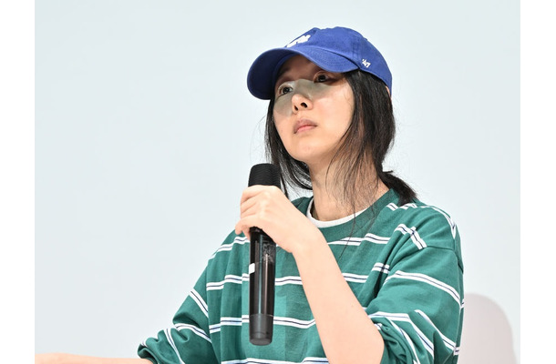 私服姿が度々話題になるミン・ヒジン、今度は“ボトムス失踪”スタイル？笑顔の近況に注目