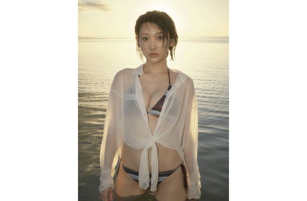 志田愛佳 写真集『MORE』（GーSTYLE）