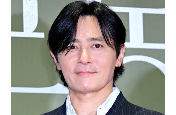 「脱いでみろ」韓流四天王チャン・ドンゴン、“上半身裸”でモデル試験?!デビュー秘話を公開