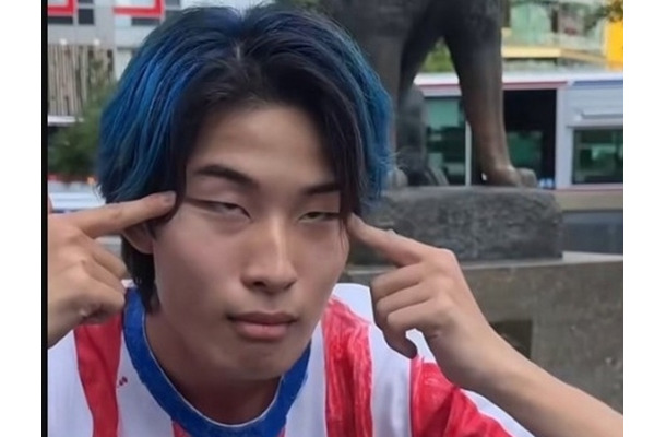 日本人ユーチューバー、韓国人気アイドルに人種差別ジェスチャーで物議　「元々こう」と開き直り