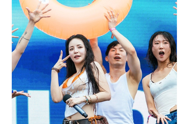 過激パフォだけじゃない！ 韓国の“びしょ濡れフェス”が突きつけた、残酷な現実「あなたの武器は何？」