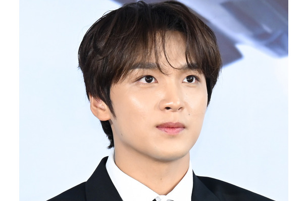 NCT・ヘチャン、唯一無二の歌声で魅了…新AL収録曲からEXOカバーまで“極上ライブ”披露