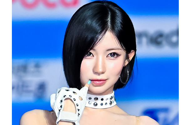 アンダーウェアちらり…日本人K-POPアイドル、上も下も短い“攻め丈”衣装で魅了「手加減して」