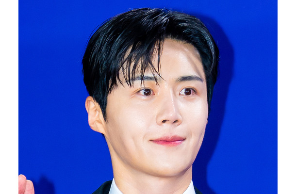 顔をいじりすぎ？俳優キム・ソンホ、近況写真にファンから不満の声「加工は適度に…」