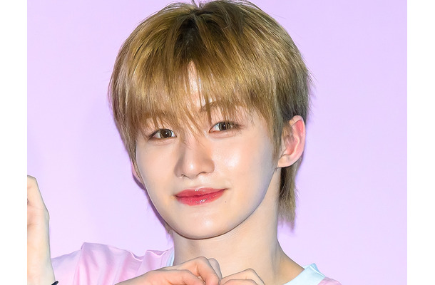 TWS・ジフン、東京・御徒町に出没！生ビールを楽しむ“ほろ酔いSHOT”にファン悶絶「こんなん彼氏じゃん」