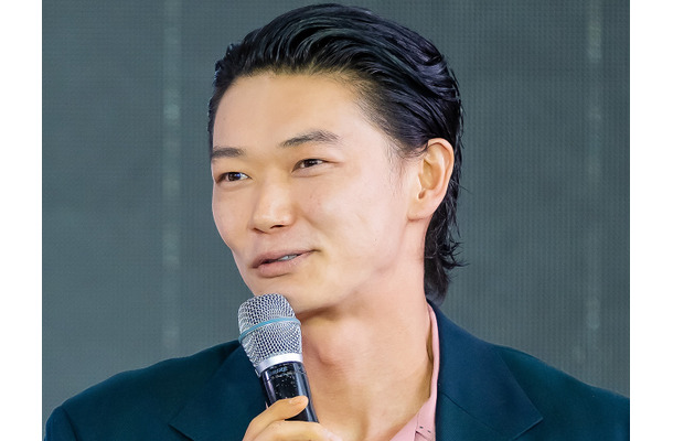「絶対に見ないで」日本俳優・ 笠松将、“通訳なし”で韓国バラエティに出演！心配よそに流暢な韓国語でトーク